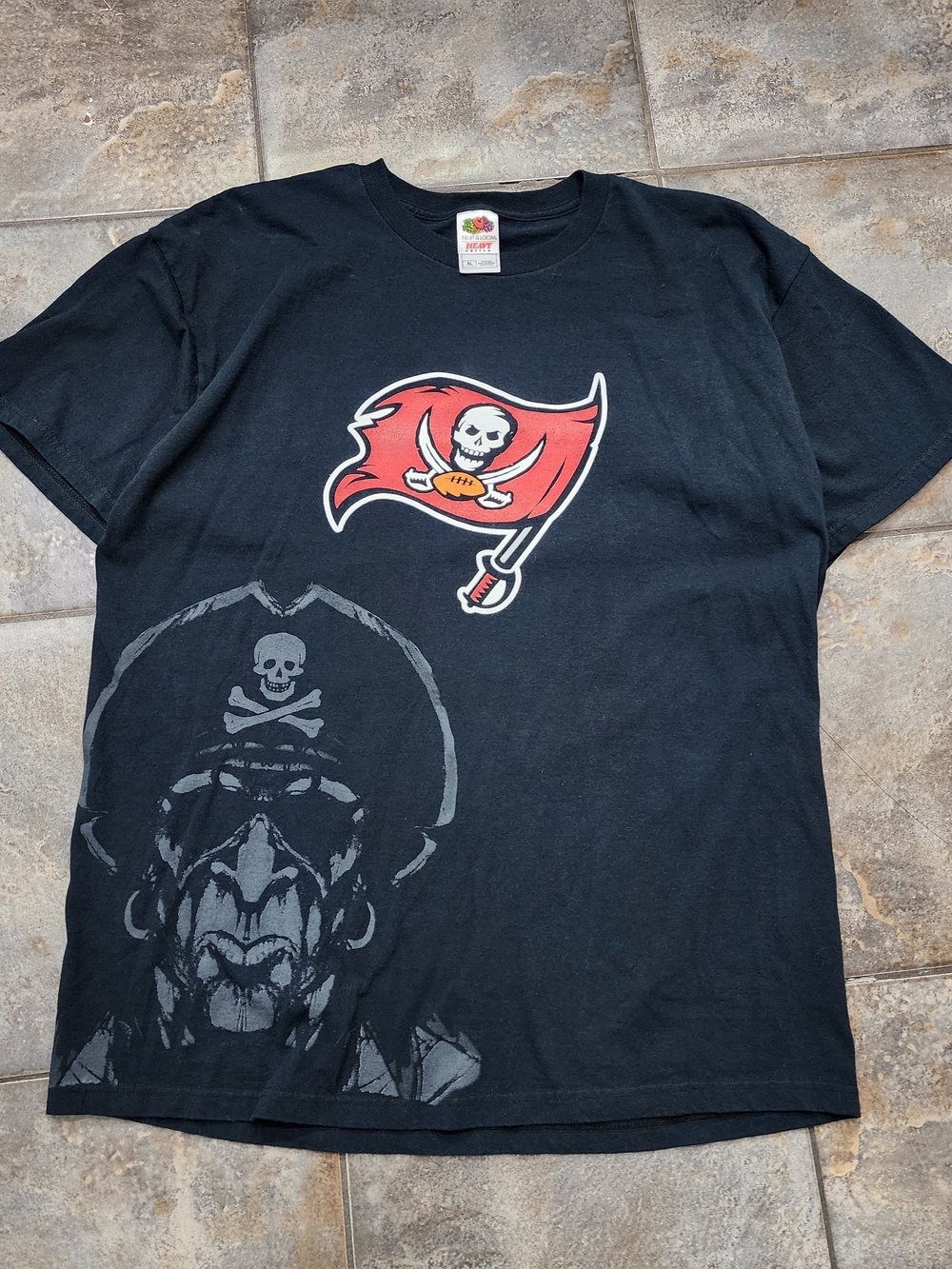 Vintage Y2K Tampa Bay Bucaneers Men's XL NFL Football Pirate Chrysler T Shirt